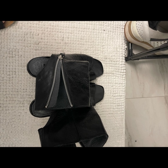 Open toe sandal - Picture 3 of 3